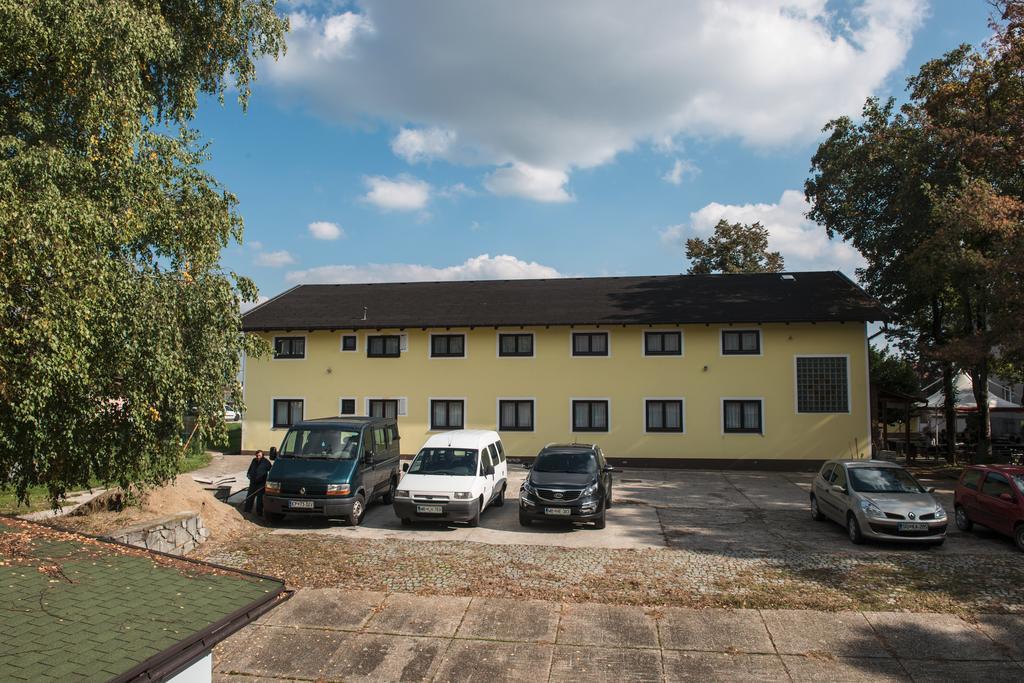 מריבור Hostel M מראה חיצוני תמונה